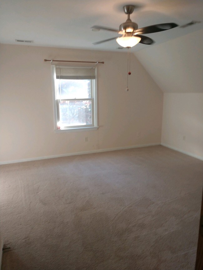 Building Photo - 2221 Rodgers St