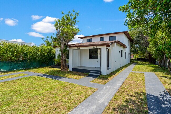 Foto del edificio - 742 NW 70th St