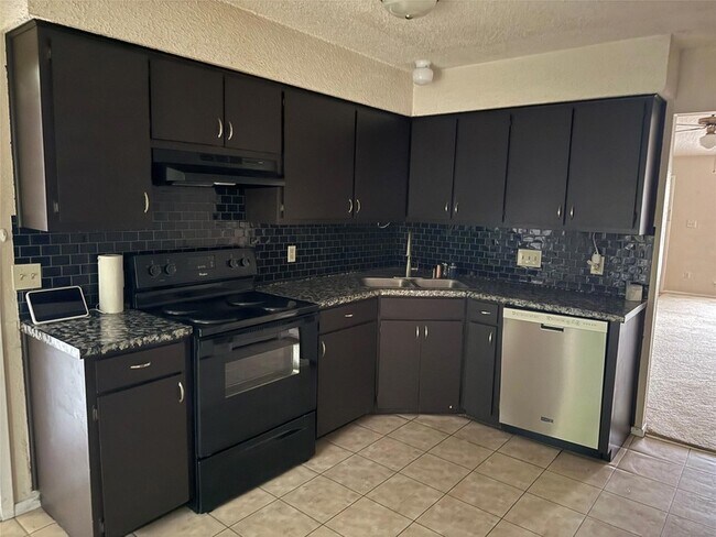 Foto del edificio - 704 Greenmeadow Dr