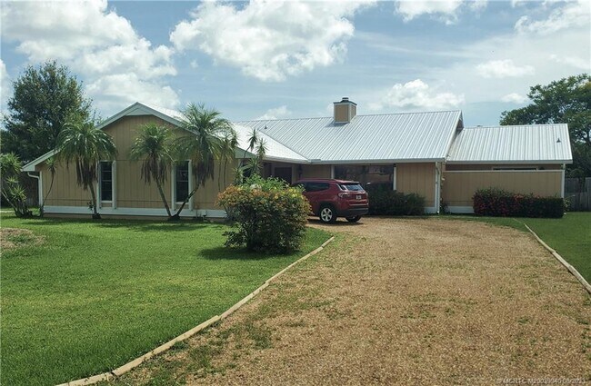 Building Photo - 3096 SE Glasgow Dr
