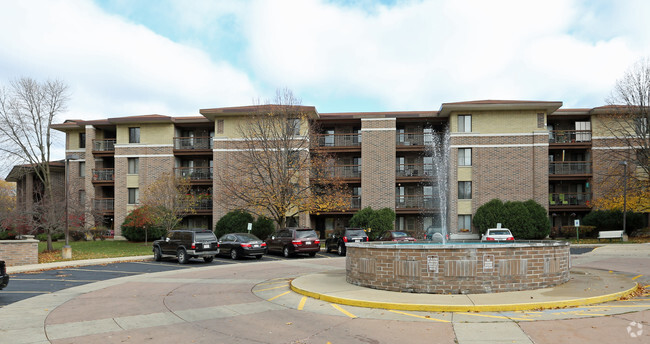 Front Entrance Area - Parkside at Estabrook Apartments