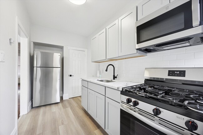 Building Photo - 5818 Addison St