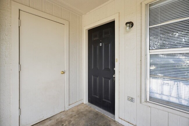 Building Photo - Affordable Upstairs Two-Bedroom Sanctuary with Modern Comforts!