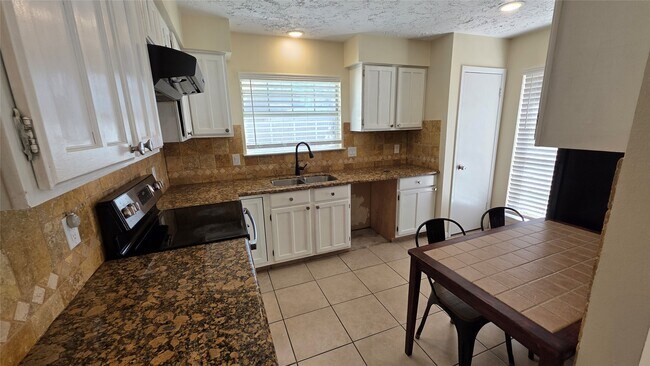 Foto del edificio - 3607 Timber Rock Ct