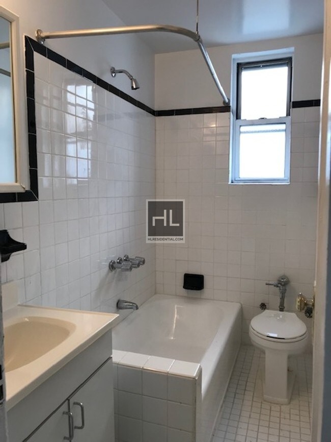 Foto del edificio - SKILLMAN AVENUE