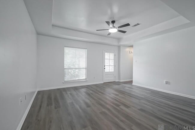 Building Photo - 14211 Parkridge Dr