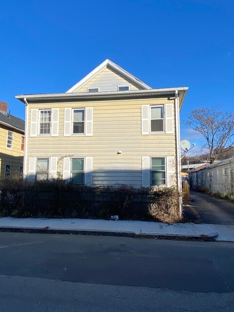 Primary Photo - 27 Lyon St