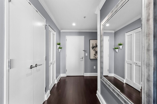 Building Photo - 77 Hudson St