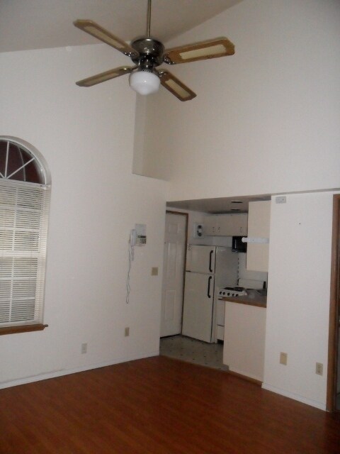 Building Photo - Very Cute 1 Bedroom, 1 Bath