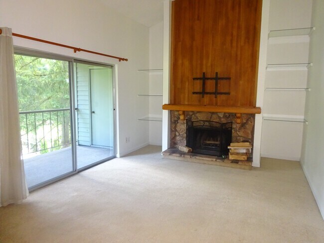 Foto del edificio - Top Floor 2 bdrm/2 bath condo unit