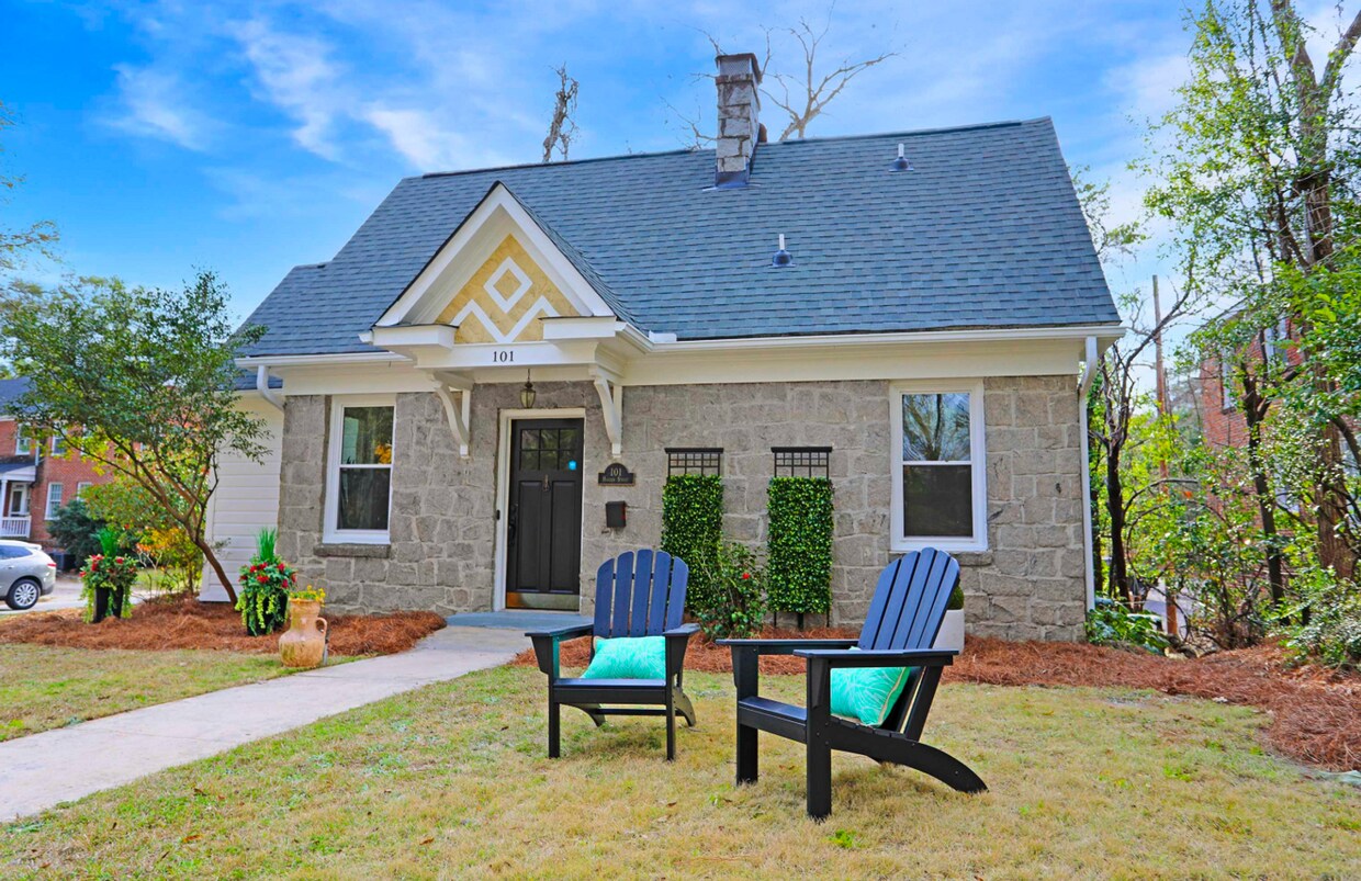 Primary Photo - Pre-Leasing for the 26-27 School Year! - C...