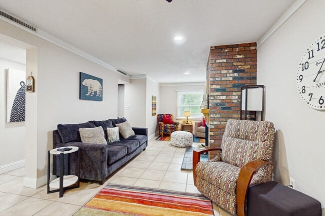 Foto del edificio - 815 Hunters Run Rd