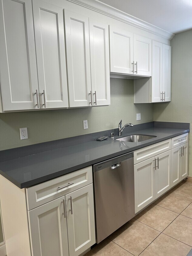 Foto principal - 2125 92nd Ave