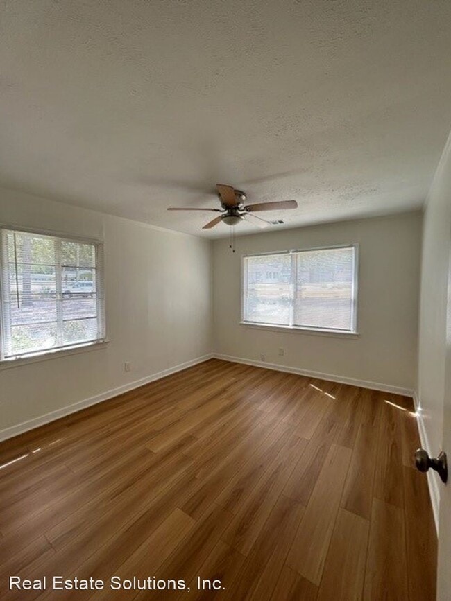 Building Photo - 3 br, 2 bath House - 224 E Northside Dr