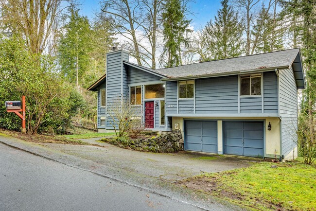 Building Photo - 3 Bedroom Home with Basement and Attached ...