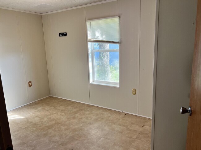 Foto del edificio - 1490 Joe Miller Rd