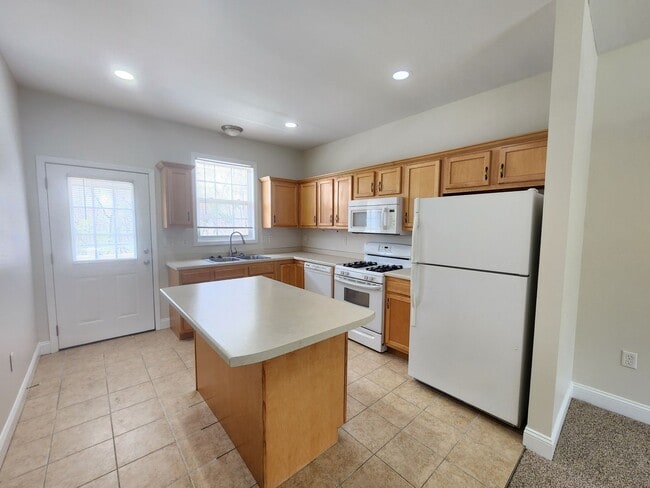 Building Photo - Weaverville Rental!
