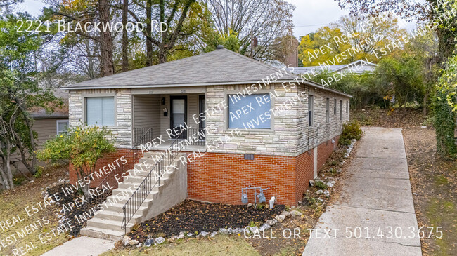 Foto del edificio - 2221 Blackwood Rd