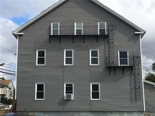 Building Photo - 655 Providence St