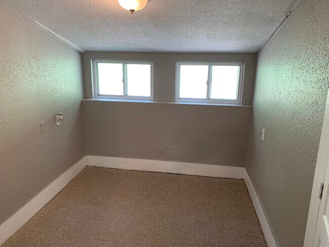 Building Photo - 5301 Ross Rd