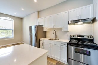 Building Photo - 178 Front St N