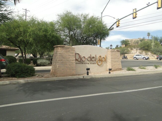 Building Photo - 2bed/2bath Foothills Rio del Sol Condo Rental