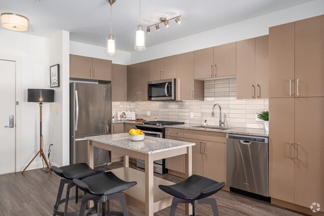 1BR, 1BA - 814SF - Kitchen - The Everly at Yorktown