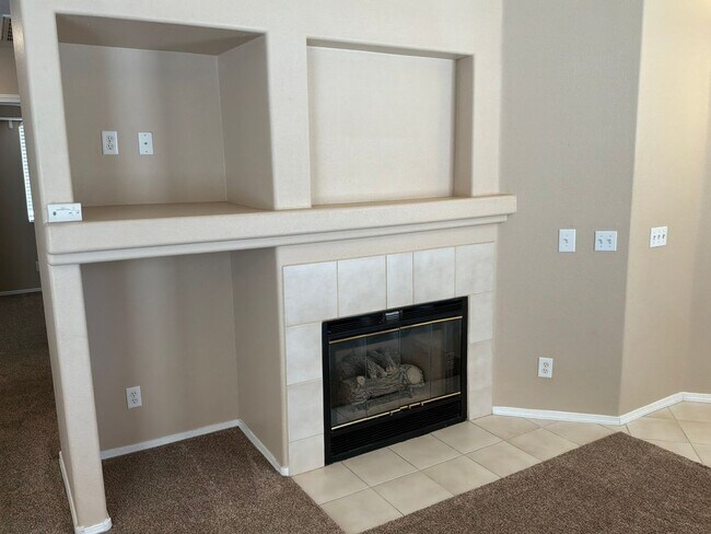 Foto del edificio - Single Story 3 bedrooms 2 bathrooms 2 car garage