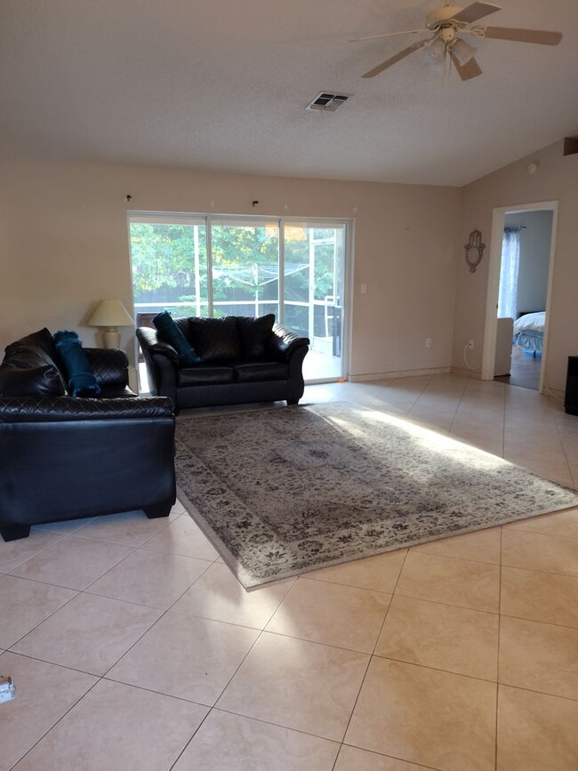 Building Photo - 3 Bedroom 2 Bath House 2 car garage with Large screened in porch! Available March 1st