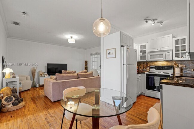 Building Photo - 45 Antilla Ave