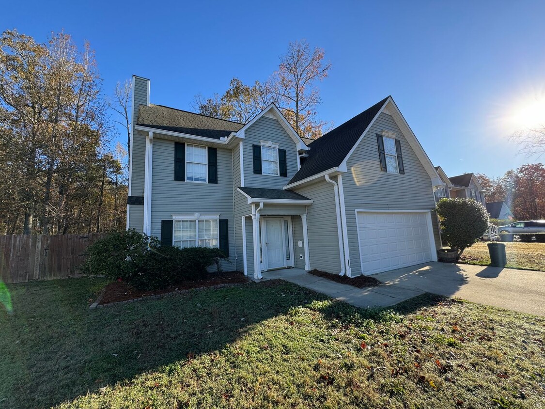 Primary Photo - Large 4/2.5 House in Armuchee- $1,795