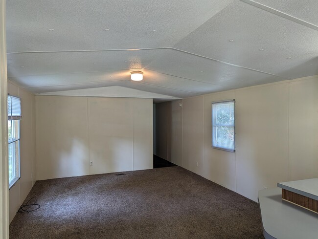 Building Photo - 85 Ransdell Ln