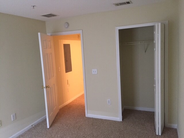 Building Photo - 9690 Amarante Cir