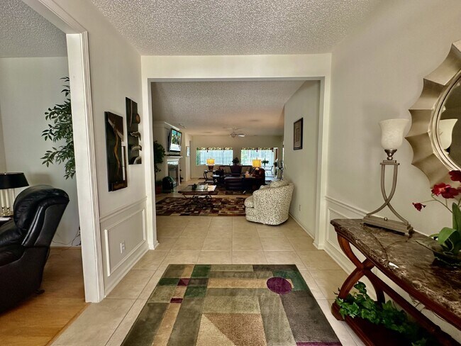 Building Photo - Large Beautifully Furnished Home in Sun City!