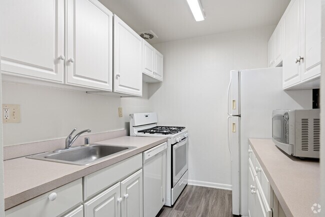 1 habitación, 1 baño - 615 pies cuadrados - Cocina - Foxhall Terrace