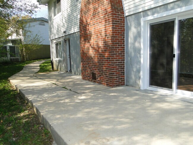 Foto del edificio - 6930 Birdie Ln