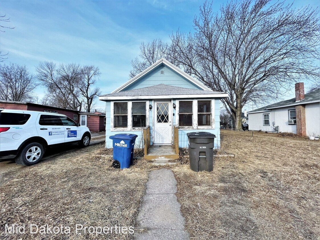 2 br, 1 bath House 711 S Rowley House Rental in Mitchell, SD