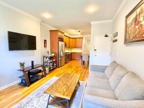 Building Photo - 625 Willow Ave