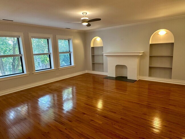 Foto del edificio - 2310 W Farwell Ave