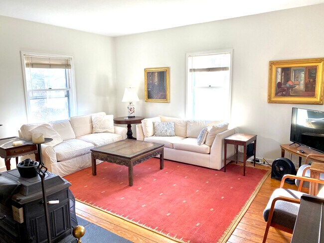 Foto del edificio - 56 Selleck Hill Rd
