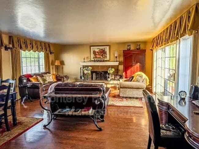 Building Photo - 1976 Grandview St