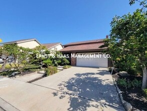 Building Photo - 5692 Vinevale Cir