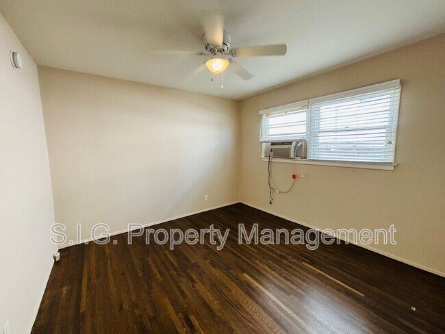 Building Photo - 1702 W Victory Blvd