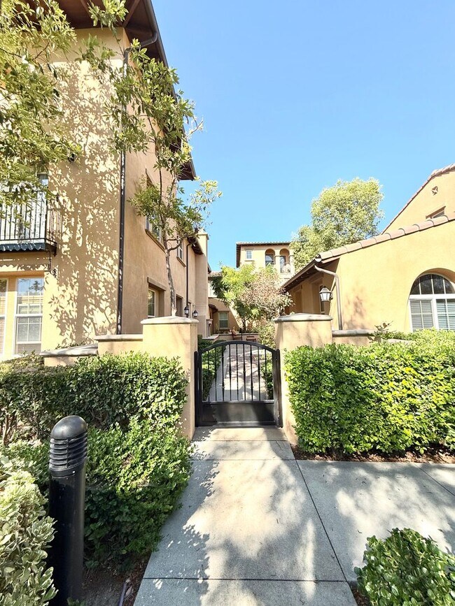 Building Photo - Spacious 3 bedroom Condo  in Portola Sprin...