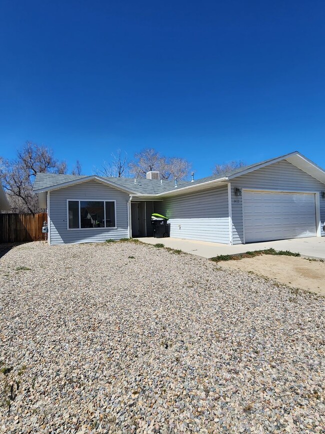 Building Photo - Great 3 Bedroom Located on Elizabeth in Bl...