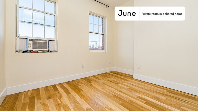 Foto del edificio - Private bedroom in 4 bed/1 bath Home