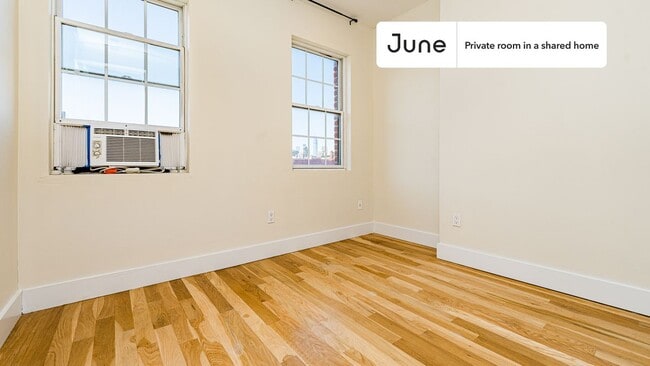 Building Photo - Private bedroom in 4 bed/1 bath Home