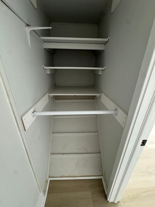 Foto del edificio - Remodeled 4bd/2 bath Home with Rear yard!!...