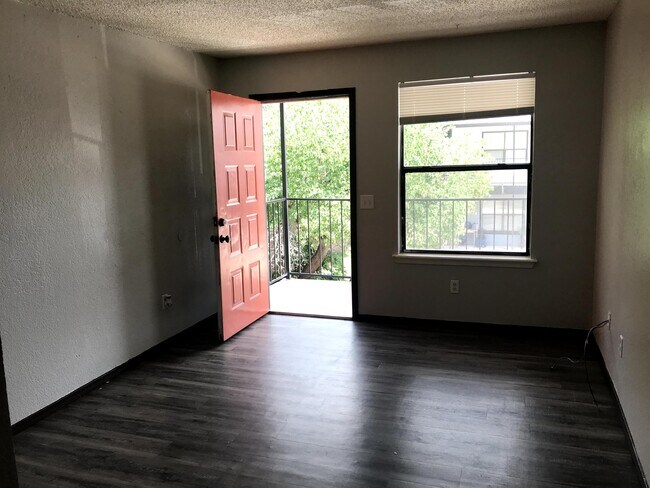 Foto del edificio - 3511 N Nesbitt Ave