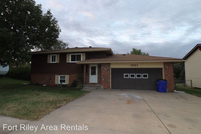 Foto del edificio - 5 br, 2 bath House - 1401 Cypress Rd.